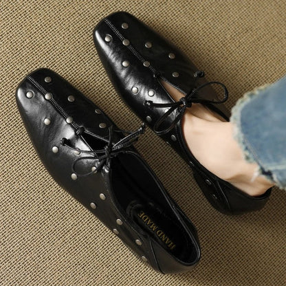 color:black
